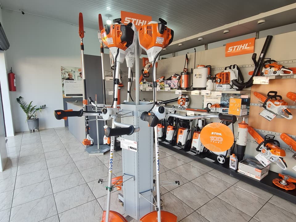 Roçadeiras STIHL em exposição na concessionária Dracerauto